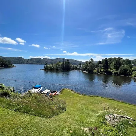 With The Sea Semesterbostad *